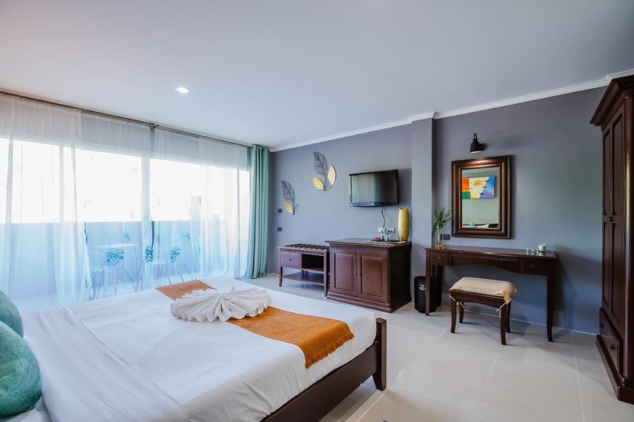 Time Out Hotel Patong Exterior photo